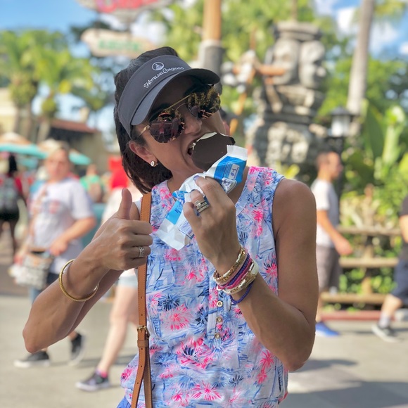 Meet your Posher, Chrissy - Picture 3 of 8